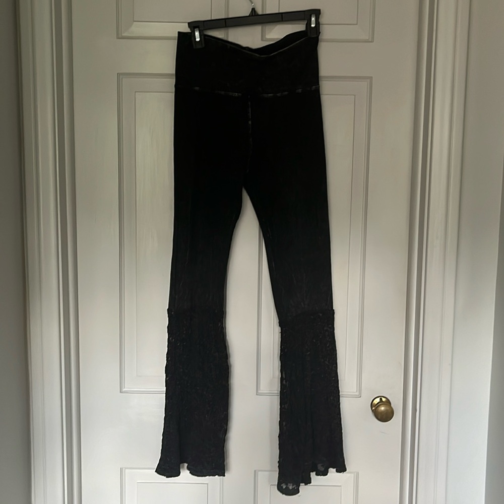T-party yoga lace bottom bell pants